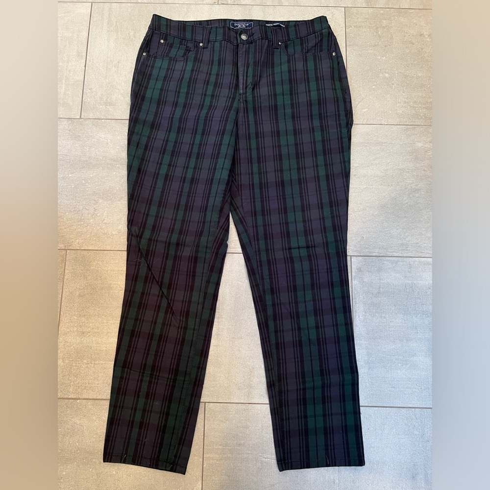 Black watch plaid jeans - like new! Dress up or down. Classic plaid but jeans!!👖